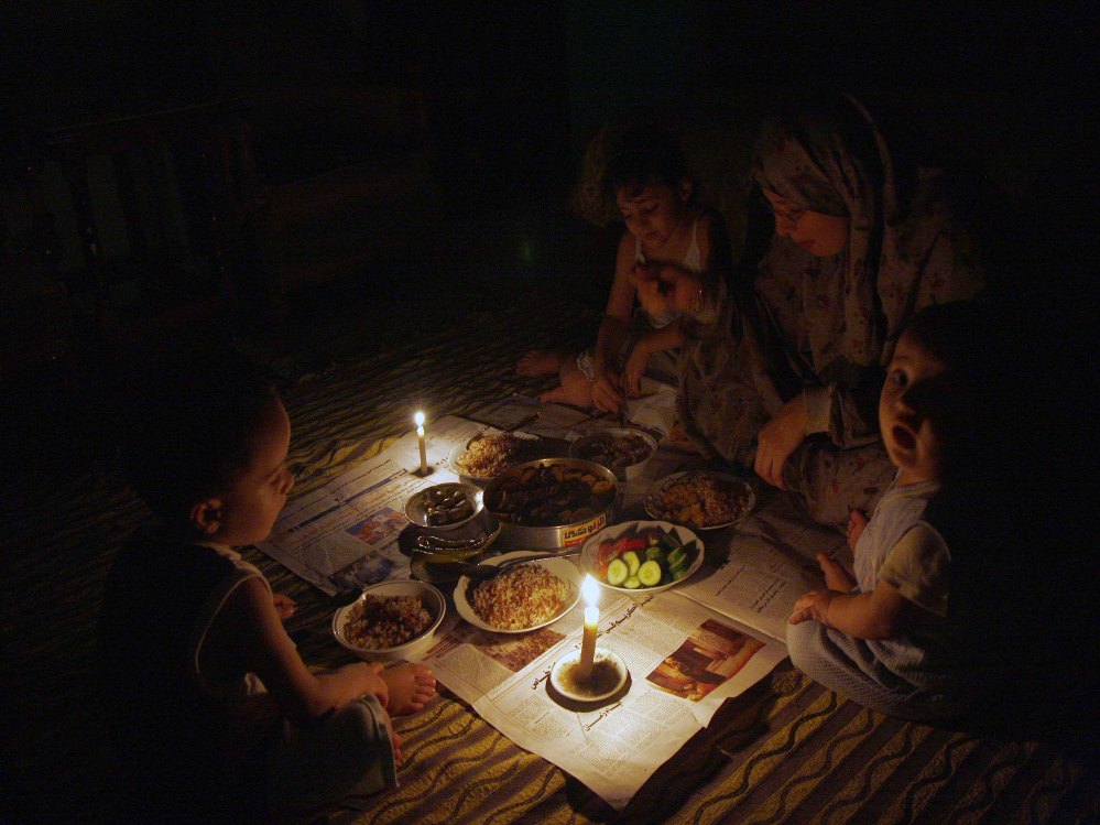 اشتداد أزمة الكهرباء في غزة بعد توقف محطة التوليد