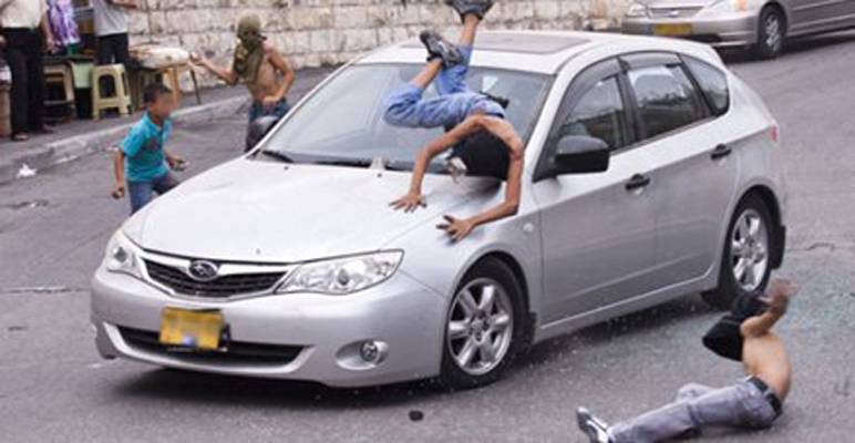 إصابة طفل دهسه شرطي إسرائيلي بالقدس المحتلة
