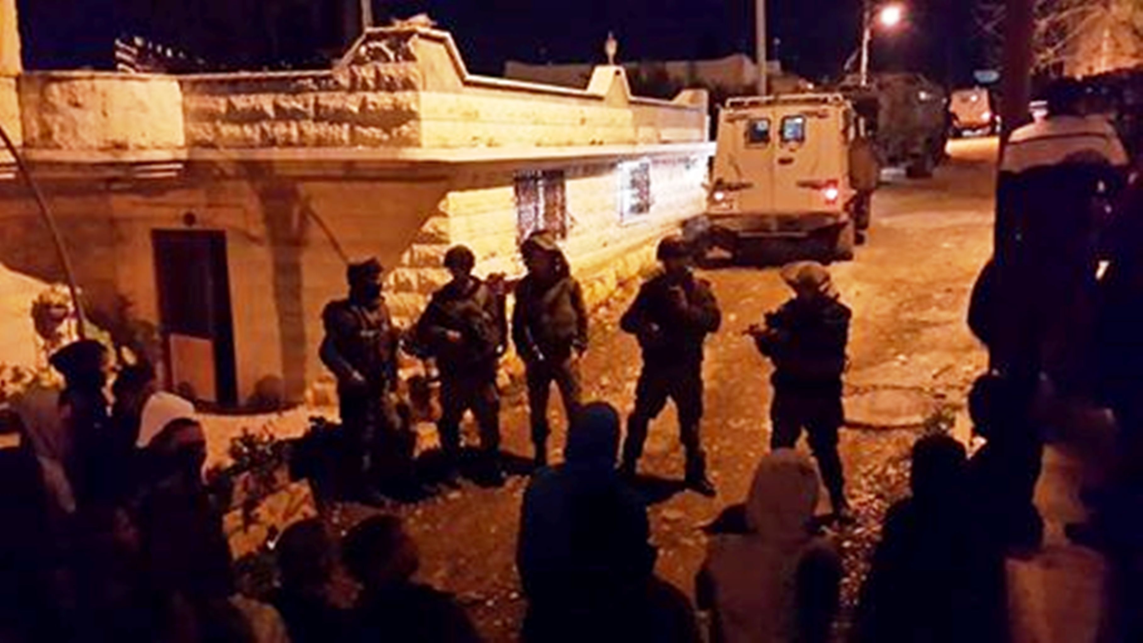 الاحتلال يداهم زواتا ويتمركز على مدخل بيت فوريك شرق نابلس