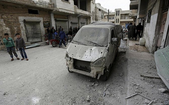 قتيل فلسطيني و10 إصابات بقصف روسي على خان الشيخ بسوريا