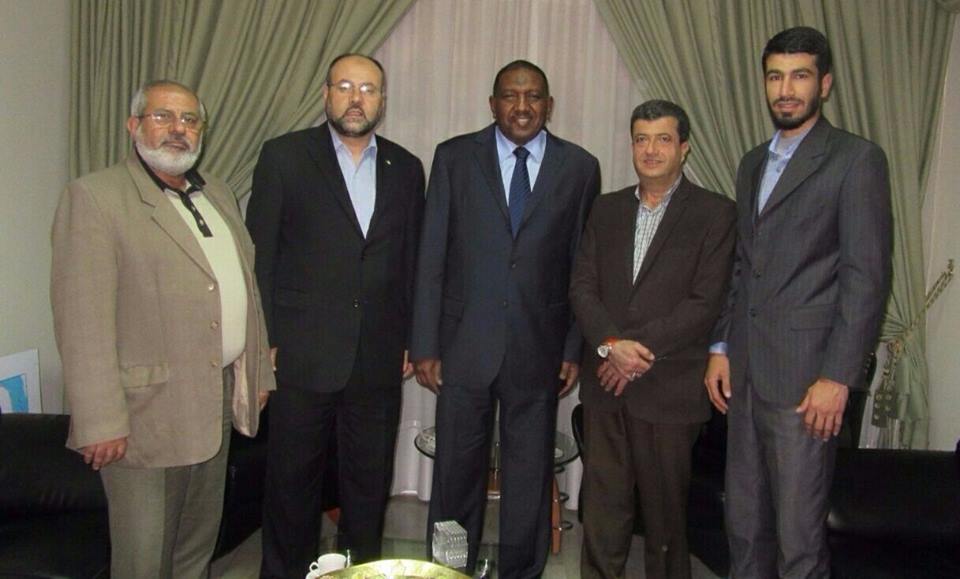 حماس تعزي سفير السودان في بيروت بوفاة العلامة الترابي
