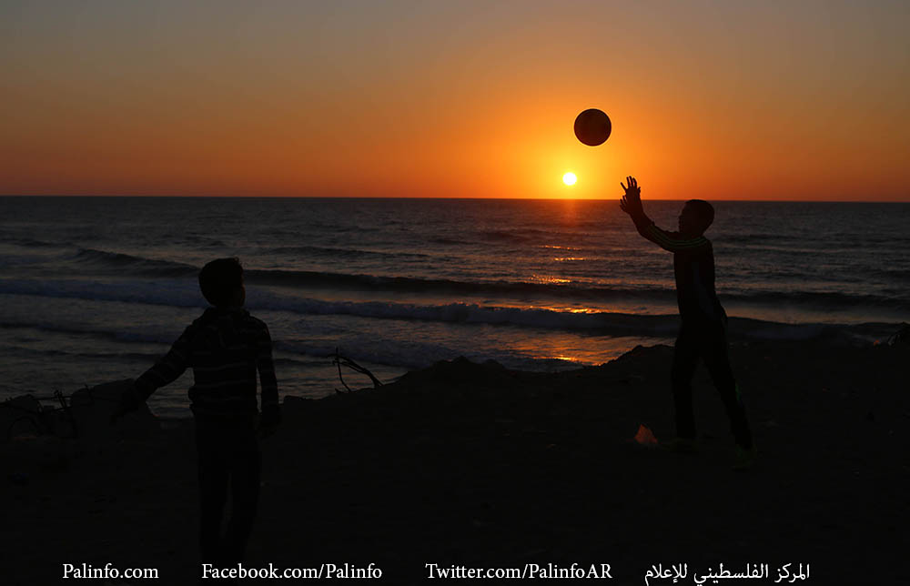 فريق سيرك غزة .. استعراض مهارات يدخل البهجة  على الأطفال