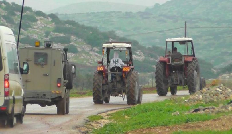 الاحتلال يصادر جرارًا زراعيًّا شرق طوباس