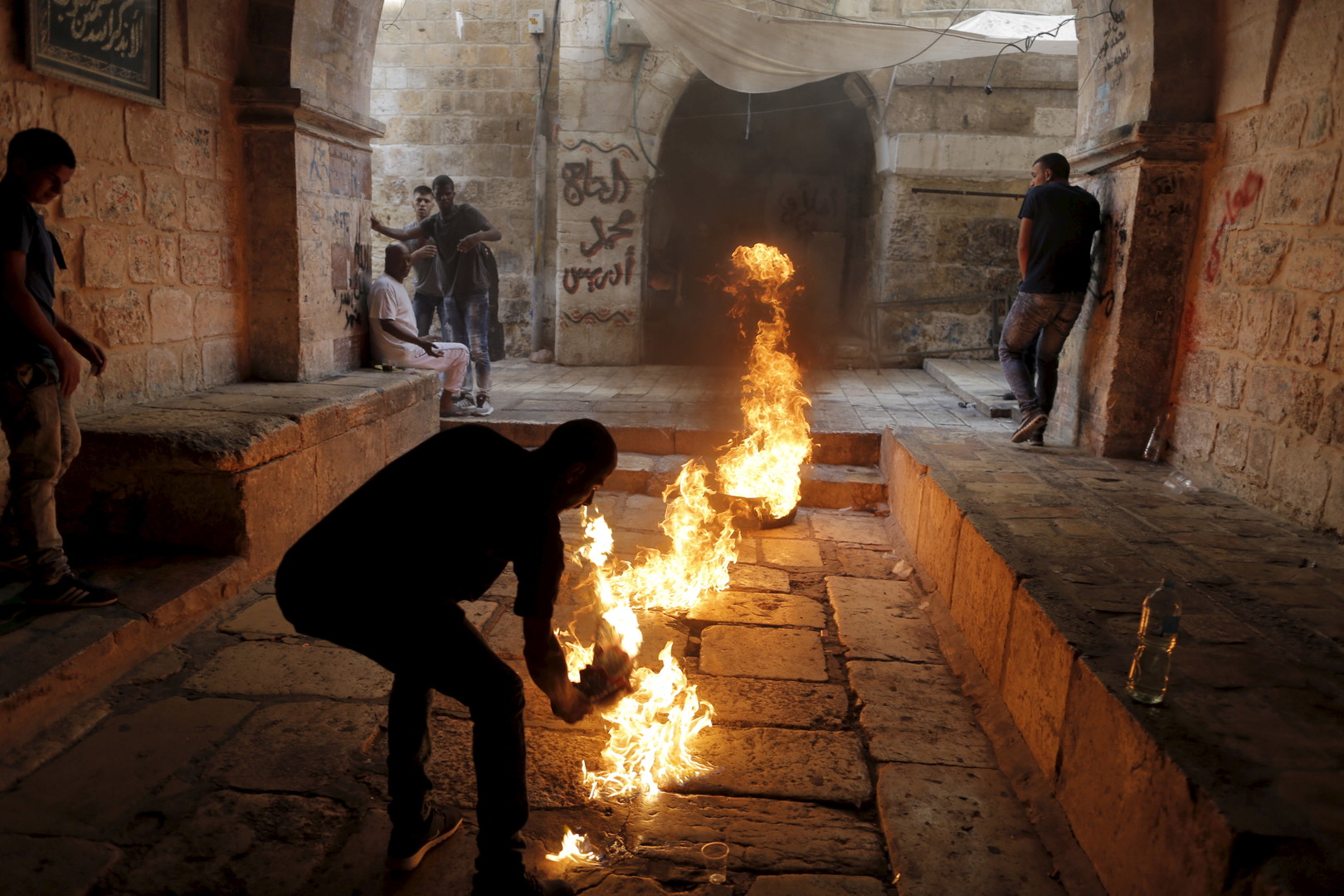 مواجهات وحارقات ضد الاحتلال في القدس وبيت لحم
