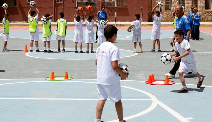 ريال مدريد يشرف على تدريبات كروية في المخيمات الفلسطينية