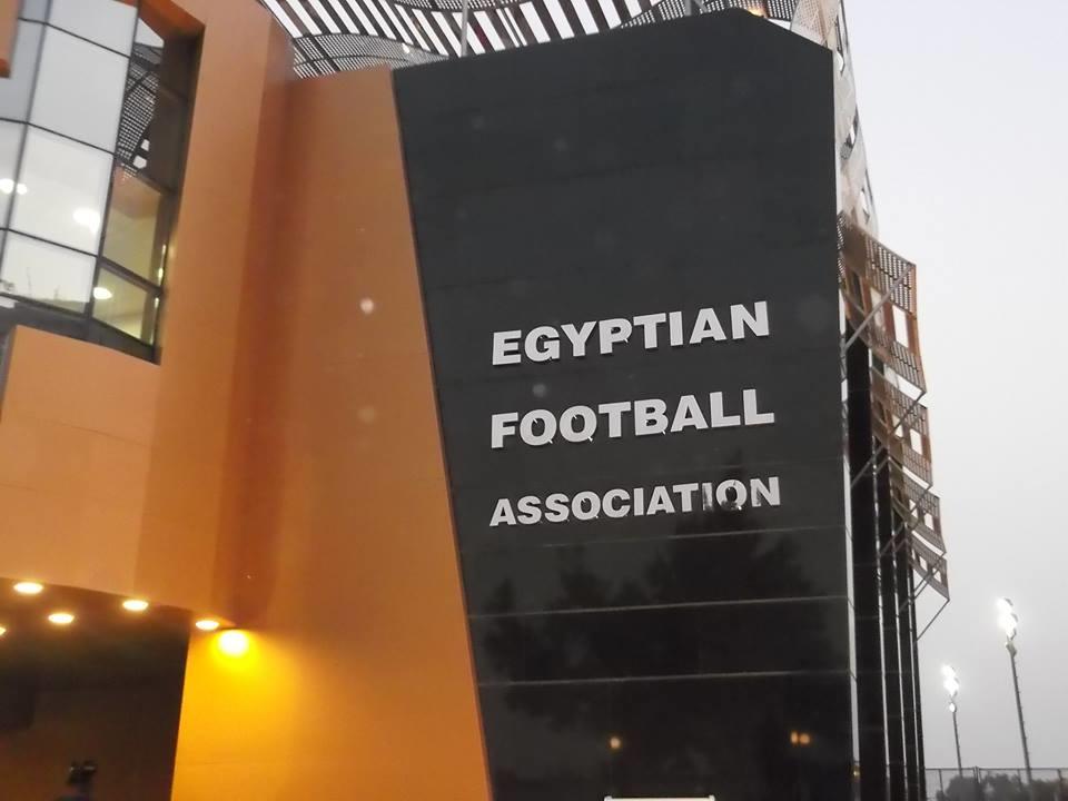 الفيفا يهدد يتجميد نشاط الكرة المصرية بسبب تدخل الحكومة