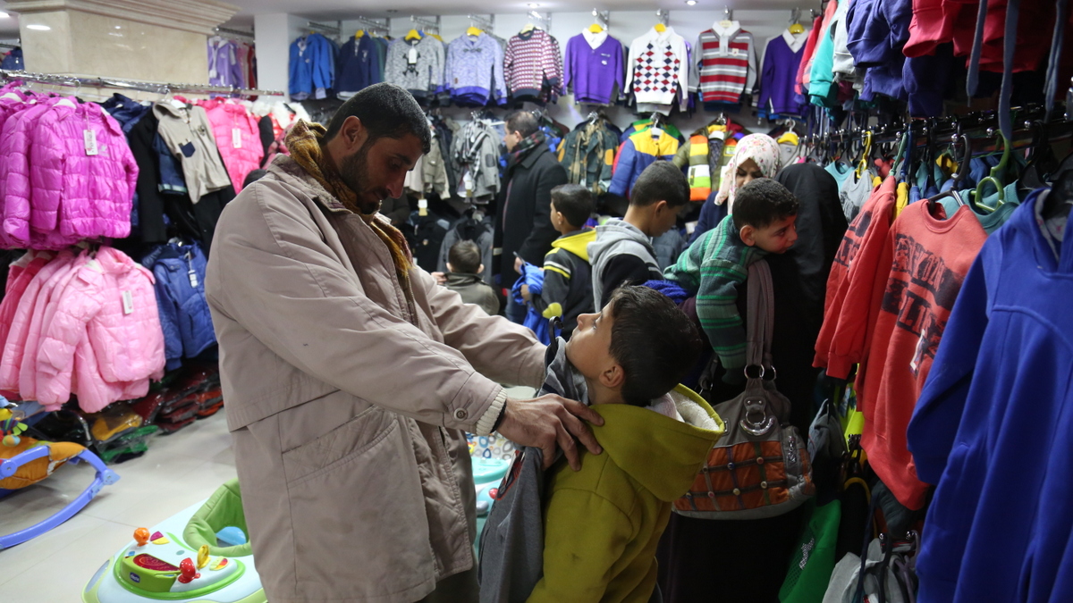 هيئة الأعمال الخيرية بغزة تختتم حملة كسوة الشتاء