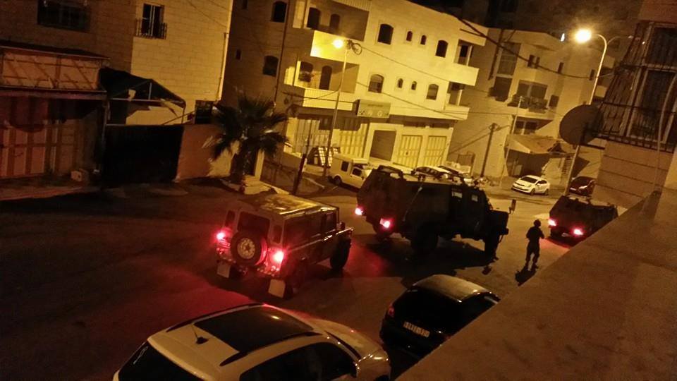 الاحتلال يعتقل 13 مواطنًا في الضفة والقدس