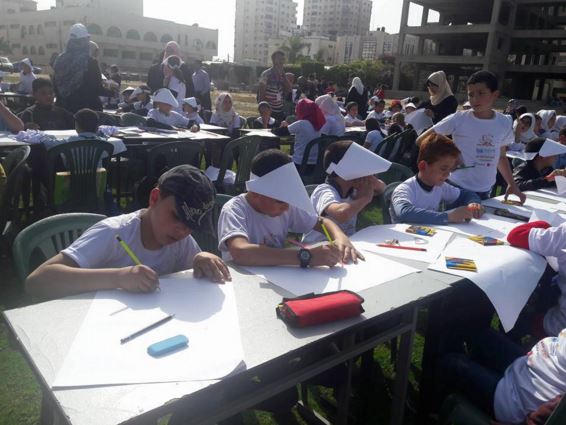 أطفال غزة يرسمون أحلامهم الوطنية
