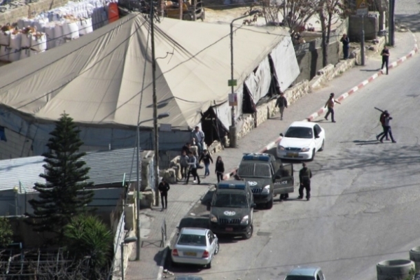 الاحتلال يعتقل 6 مواطنين ويهدم خيمة اعتصام جنوب الأقصى