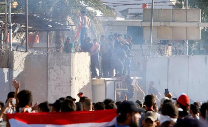 110 جرحى بتفريق الأمن لمظاهرة في بغداد