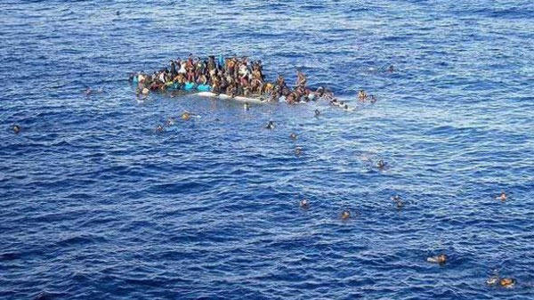 العثور على جثث 117 مهاجرا على شاطئ زوارة الليبية