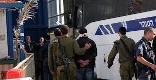 نابلس.. الاحتلال يُمدد اعتقال أسير فلسطيني مريض