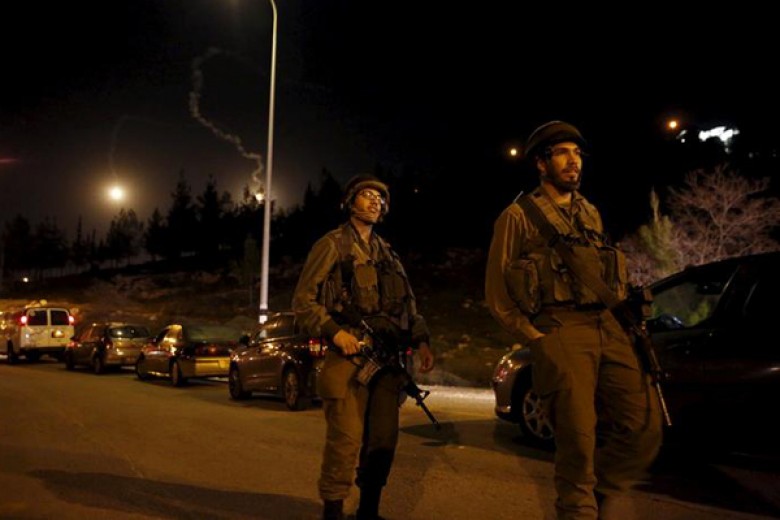 جنود الاحتلال يتسللون لمنازل بلدة حوارة ليلا