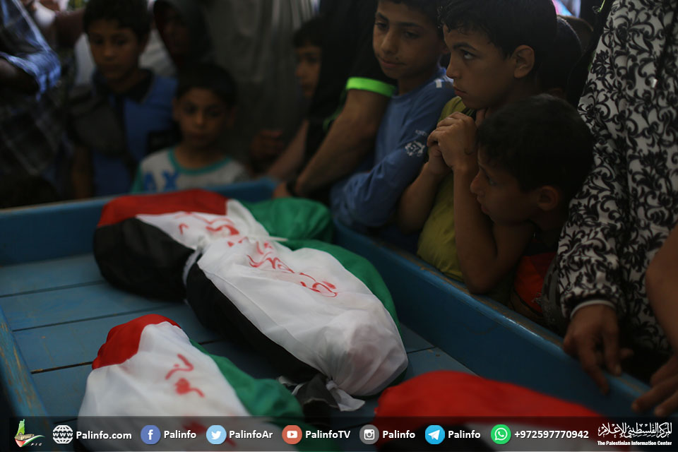 جنازة تشييع 3 أشقاء من عائلة الهندي قضوا في احتراق منزلهم بغزة