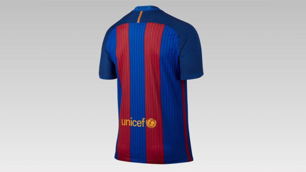 برشلونة يكشف عن قميصه الجديد