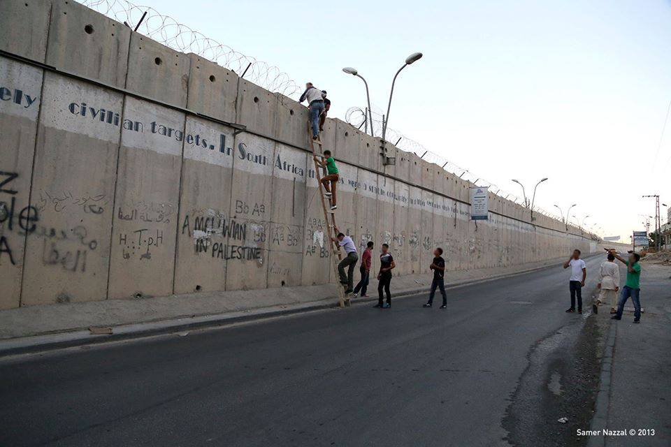 الاحتلال يشرع في بناء جدار فاصل جنوب الخليل