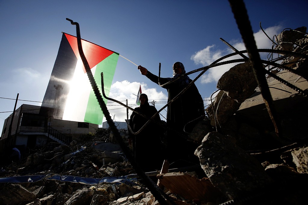 حماس تدعو لمواجهة سياسة هدم منازل المقاومين بالضفة