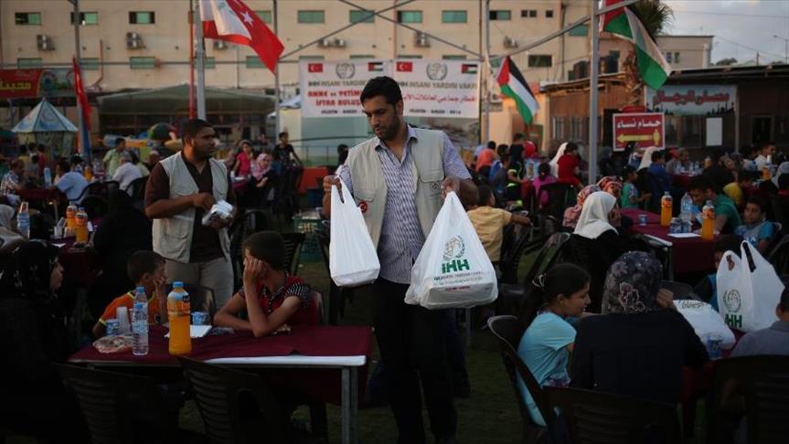 هيئة تركية تنظّم إفطارًا جماعيًّا لـ 200 يتيم في غزة