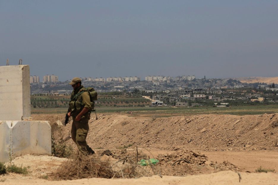 الاحتلال يستعين بألفي عامل أجنبي لتسريع بناء الجدار محيط غزة