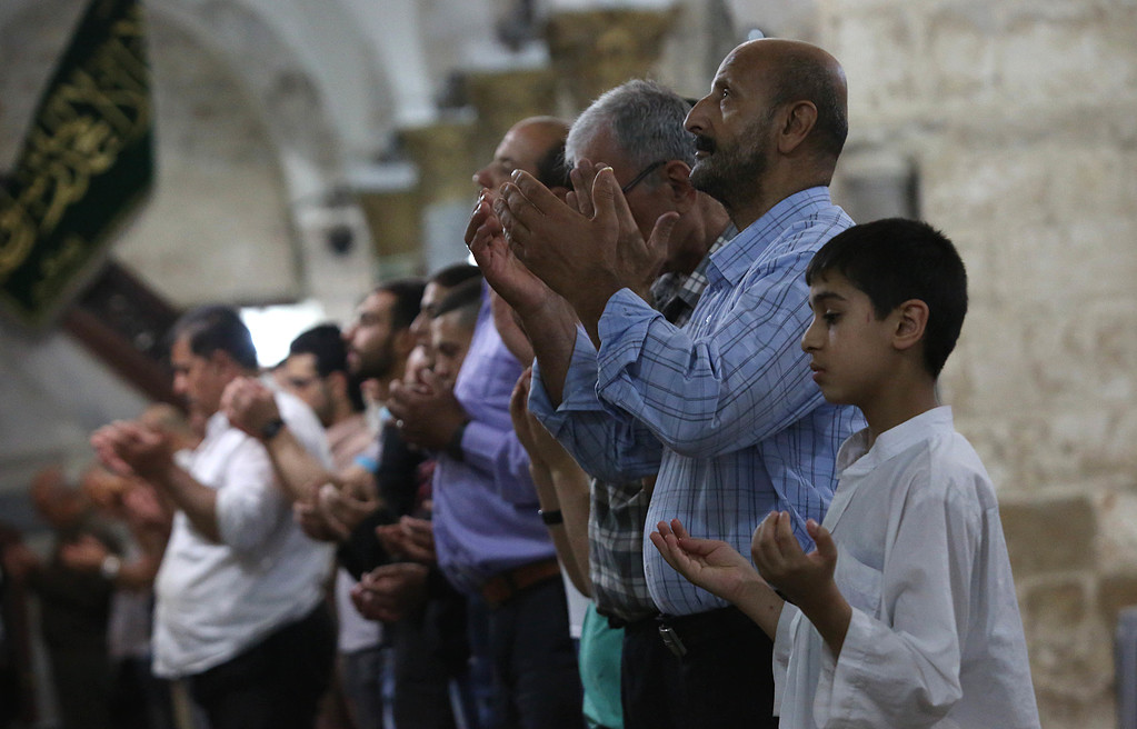 صلاة التروايح عاشر  أيام رمضان في مساجد نابلس
