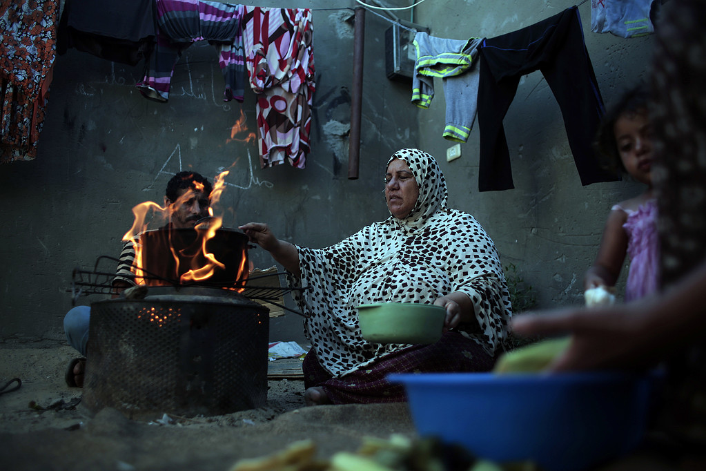 رجال الأعمال تحذر من ظروف إنسانية صعبة بغزة في الشتاء
