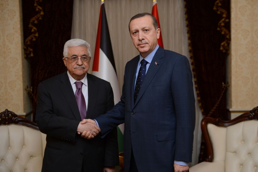 عباس لأردوغان: لا تقدموا مساعدات لغزة إلا عن طريقنا