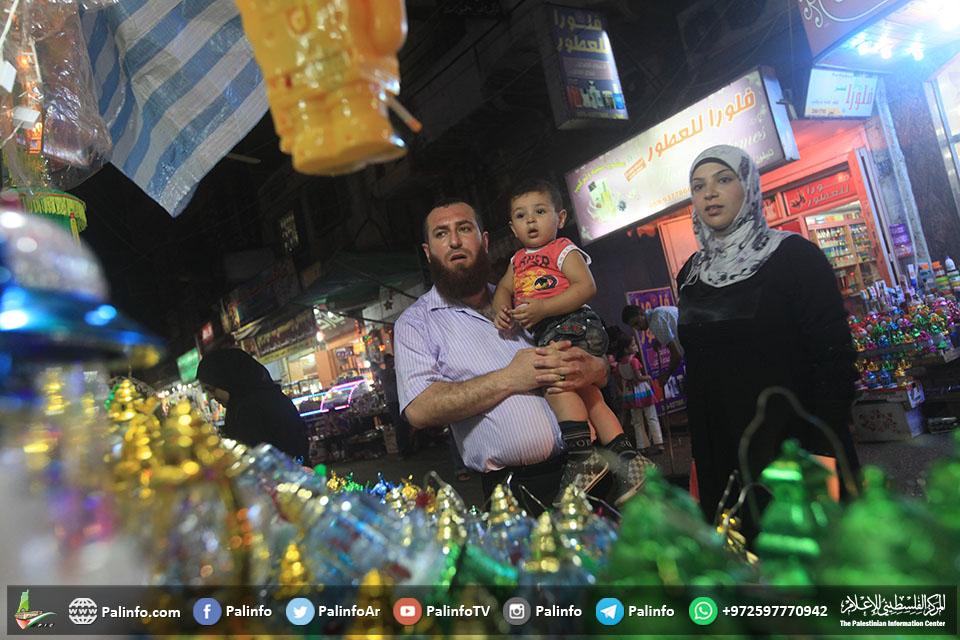 غزة تستقبل رمضان بـ3 أزمات