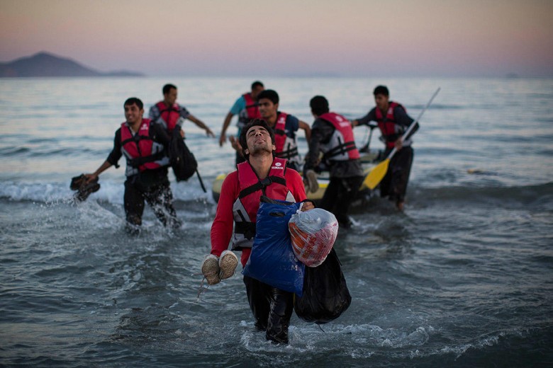 العفو تطالب بوقف خطط إعادة اللاجئين لتركيا