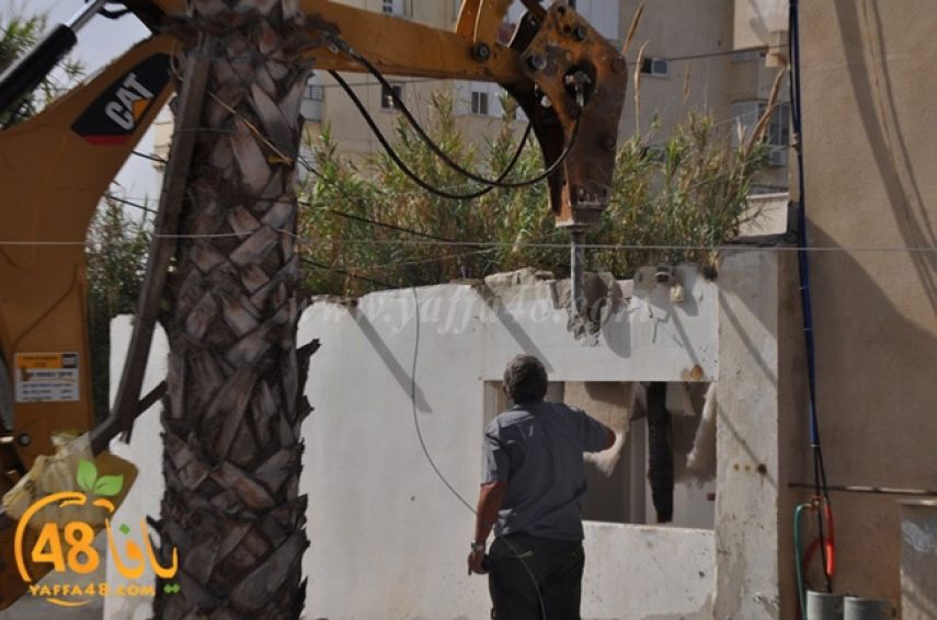 جرافات الاحتلال تهدم أجزاء من 3 منازل في يافا