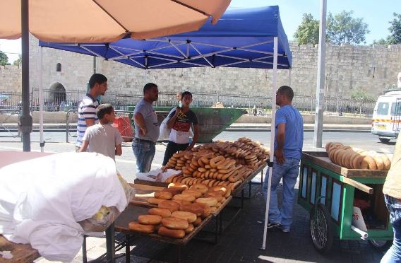 كعك القدس ينبض بقدسية المكان والإنسان