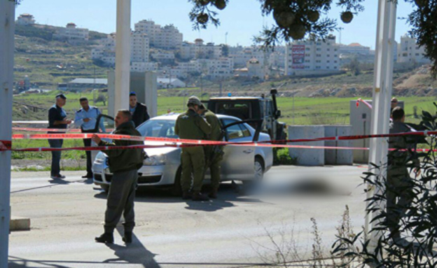 شهيد ومصاب بإطلاق الاحتلال النار على سيارة فلسطينية