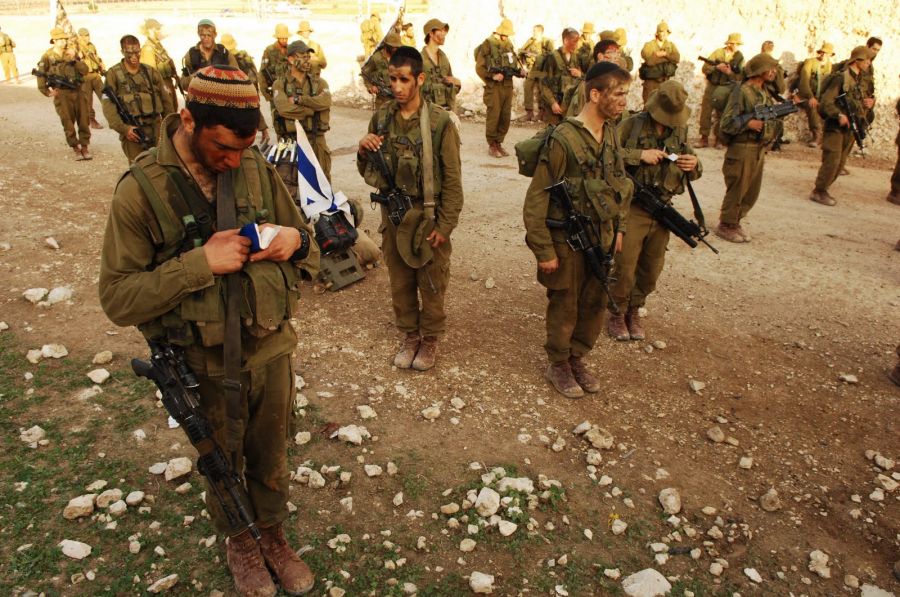 السجن لخمسة جنود إسرائيليين رفضوا الخدمة قرب غزة