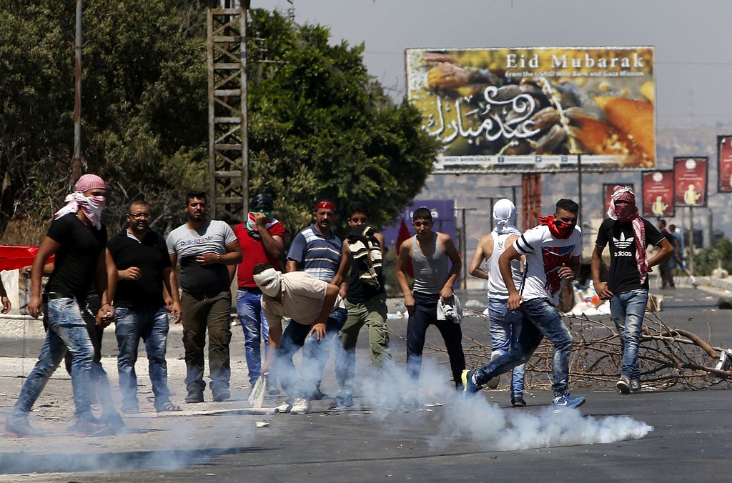 عشرات الإصابات في مواجهات مع الاحتلال شرق القدس