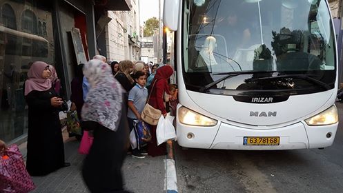 أهالي الأسرى المقدسيين يتوجهون لزيارة أبنائهم على نفقتهم الخاصة