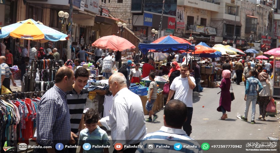 أسواق نابلس .. حركة نشطة وعروض متنوعة لبضائع العيد