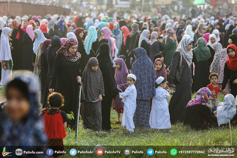 غزة .. هنية يؤم المصلين في صلاة عيد الفطر بساحة السرايا