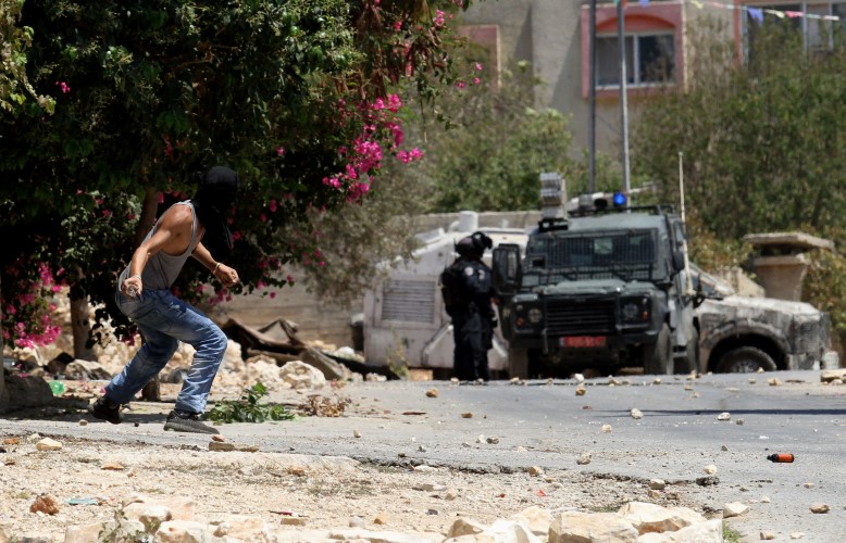 إصابات واعتقال في مواجهات مع الاحتلال في حوارة جنوب نابلس