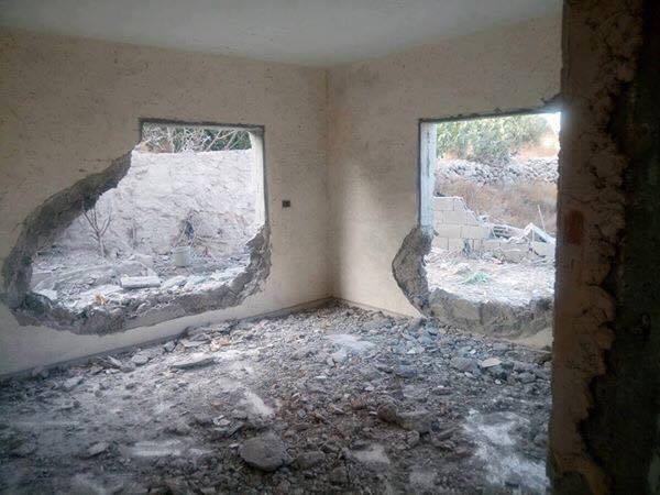 الاحتلال يفجر منزل الشهيد محمد طرايرة في بلدة بني نعيم شرق الخليل