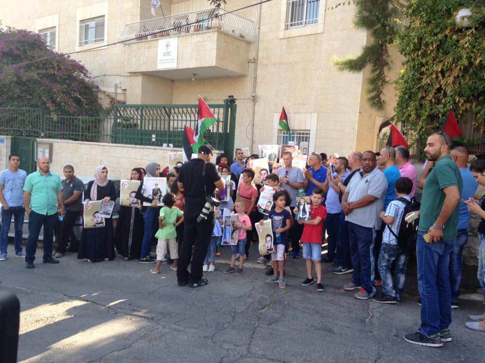 اعتصام في القدس تضامناً مع الأسرى المضربين عن الطعام