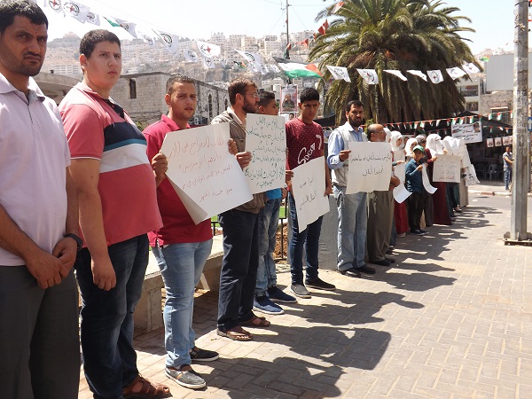 أهالي المعتقلين في سجن أريحا يهددون بإضراب جماعي عن الطعام
