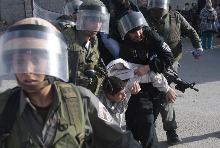 شهادات حية.. اعتداءات وتنكيل الاحتلال بفتية فلسطينيين أثناء اعتقالهم