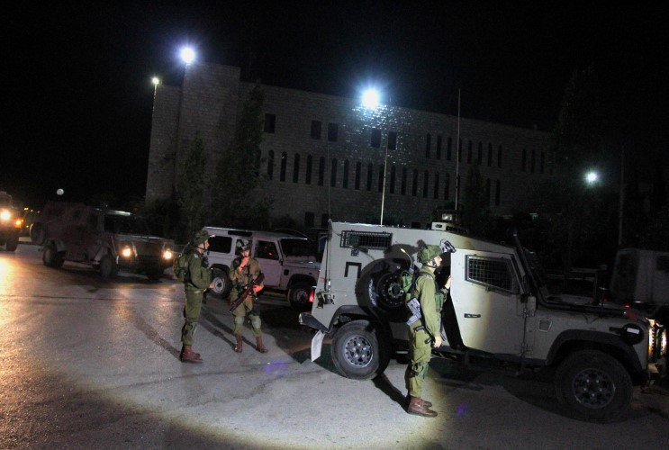 اعتقالات بالضفة وإصابة جنديين صهيونيين باقتحام قباطية