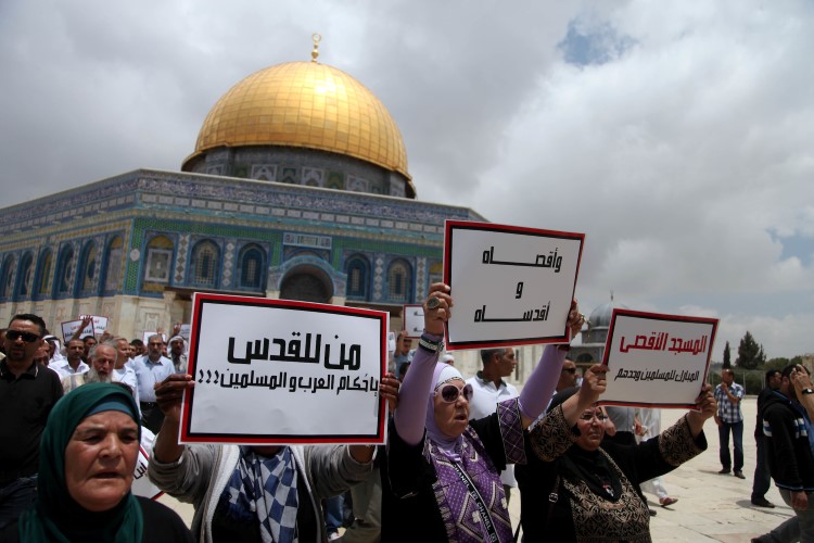 القدس الدولية تدعو لحماية الأقصى بدلَ التطبيع مع الاحتلال