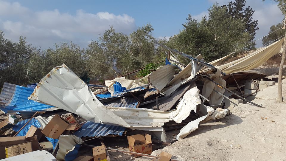 الاحتلال يهدم 8 منازل في بلدة سعير شمال الخليل