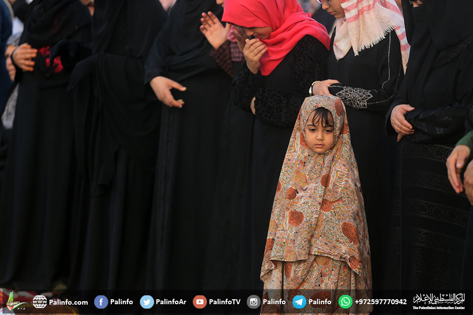 صلاة العيد في ساحة السرايا وسط مدينة غزة