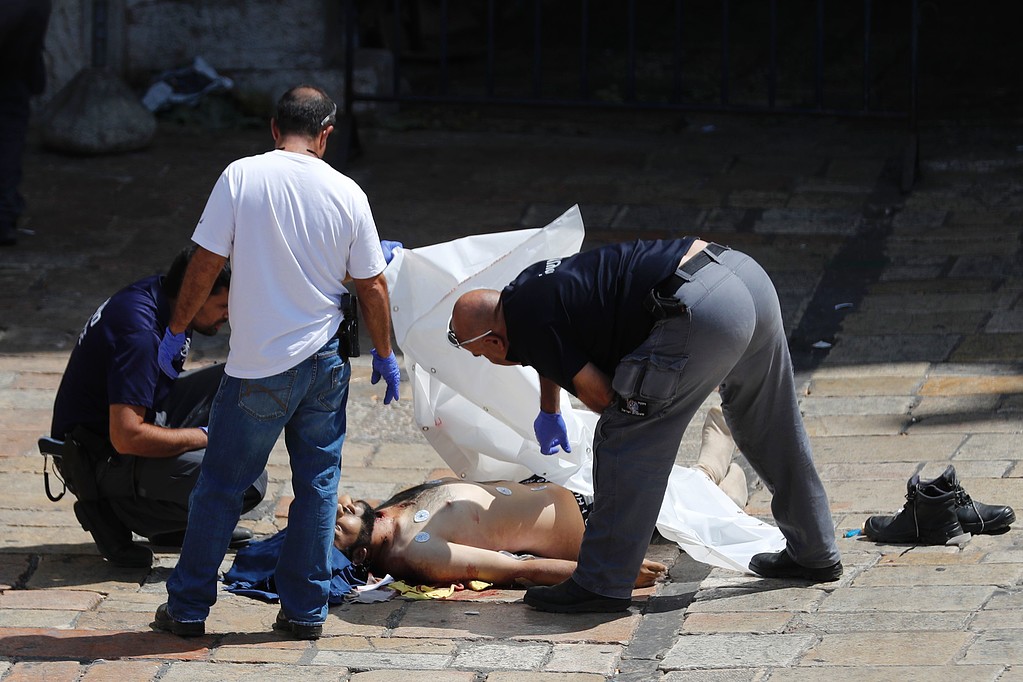 الاحتلال يسلم جثمان الشهيد  العمرو للسلطات الأردنية