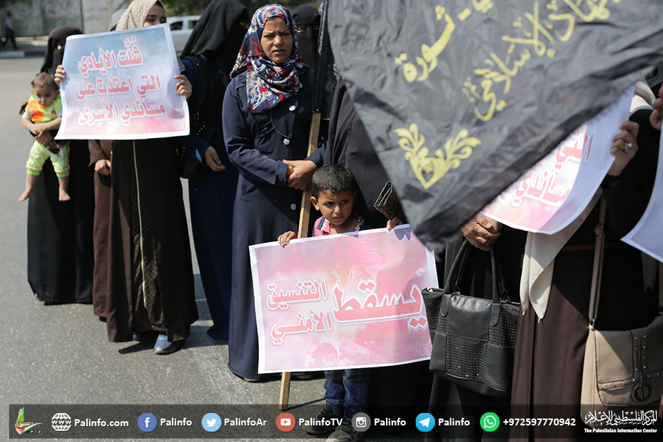 غزة: وقفة تنديد باعتداء أجهزة السلطة على مسيرة تضامن مع الأسرى في جنين