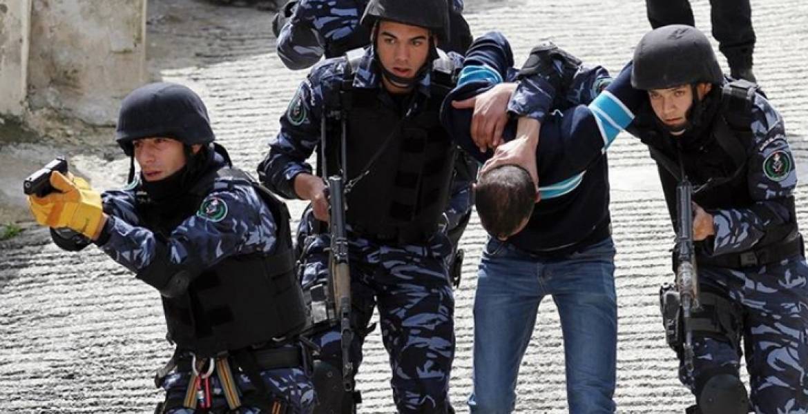 أجهزة السلطة تعتقل 4 مواطنين في الضفة
