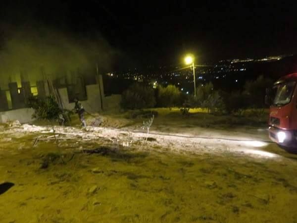 مستوطنون يحرقون منزلاً قيد الإنشاء بنابلس وحملة اعتقالات بالضفة
